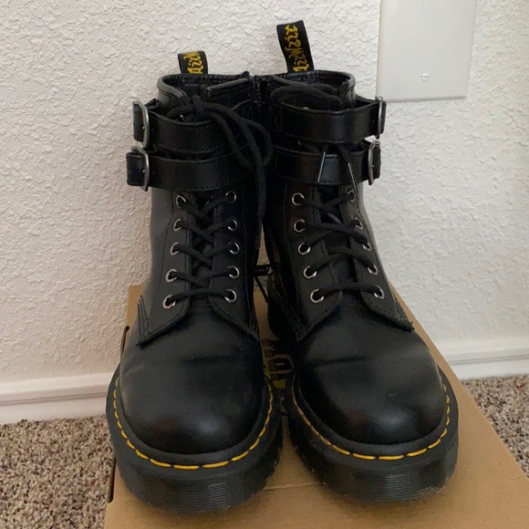 Dr Martens - Picture 1 of 6